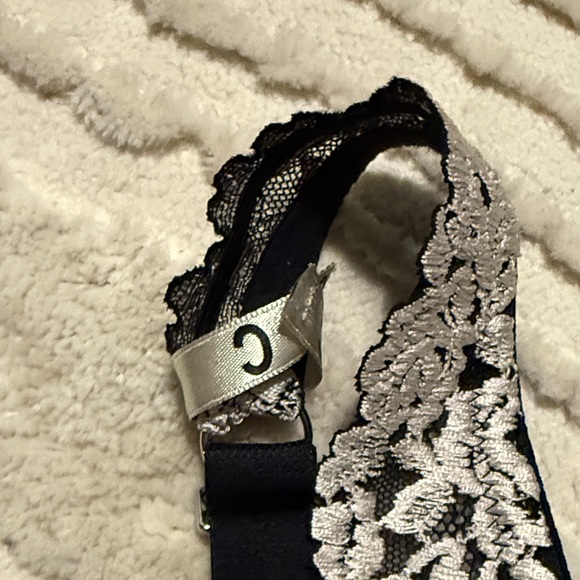 Intimissimi Black and Cream Lace Bra Set - Picture 3 of 4